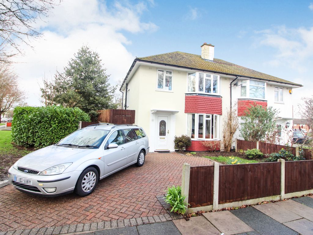 3 bed semidetached house for sale in Broomfield Avenue, LeighOnSea