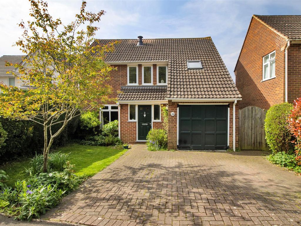 4 bed detached house for sale in Fairfield Way, Hildenborough