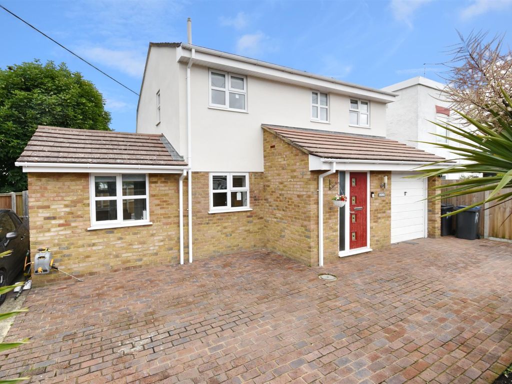 3 bed detached house for sale in Howfield Lane, Chartham Hatch