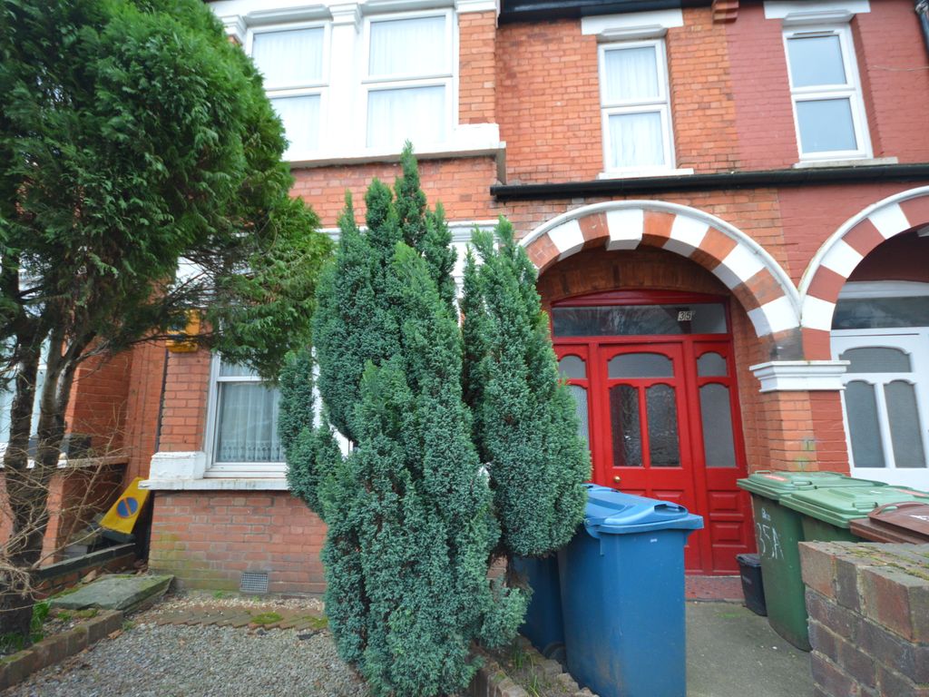 3 bed flat to rent in Vaughan Road, Harrow HA1, £1,950 pcm Zoopla