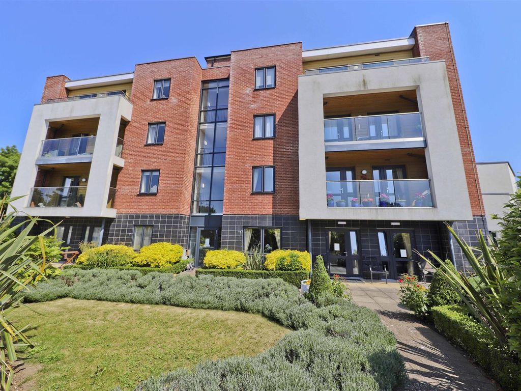 1 bed terraced house for sale in Moorfield Road, Denham, Uxbridge UB9