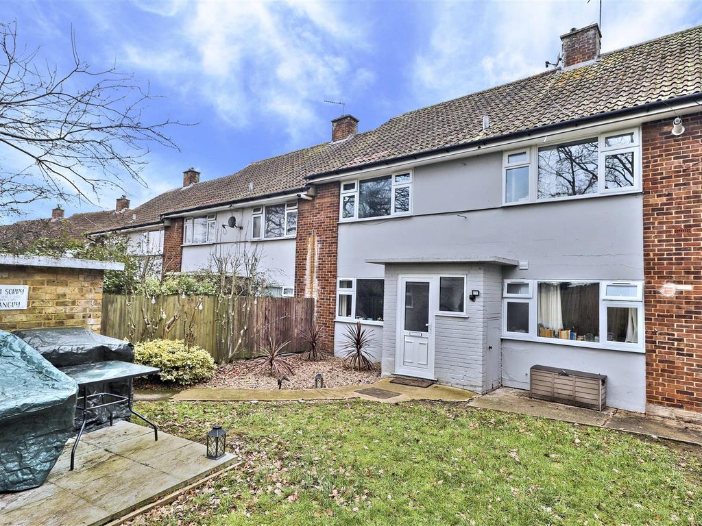 2 bed for sale in Southbourne Gardens, Ruislip Manor