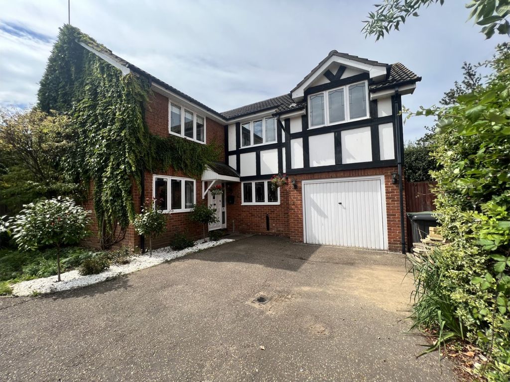 4 bed detached house for sale in Peregrine Road, Waltham Abbey EN9, £