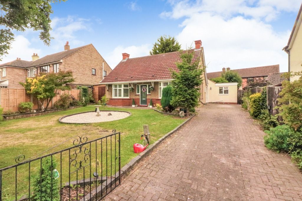 4 bed bungalow for sale in Luton Road, Wilstead MK45 Zoopla
