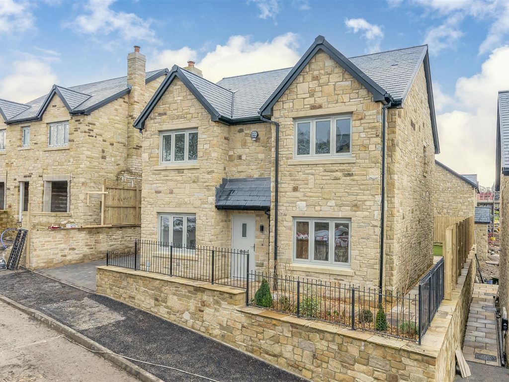 New home, 4 bed detached house for sale in Meadow Edge Close, Higher