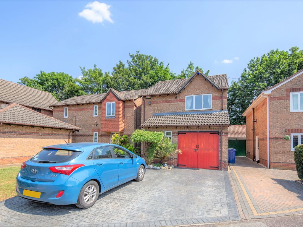 3 bed detached house for sale in Pine Close, Bicester OX26, £375,000 Zoopla
