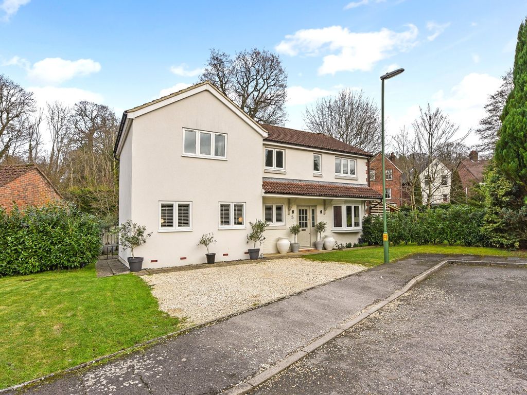 4 bed detached house for sale in Orchard Close, Haslemere GU27, £