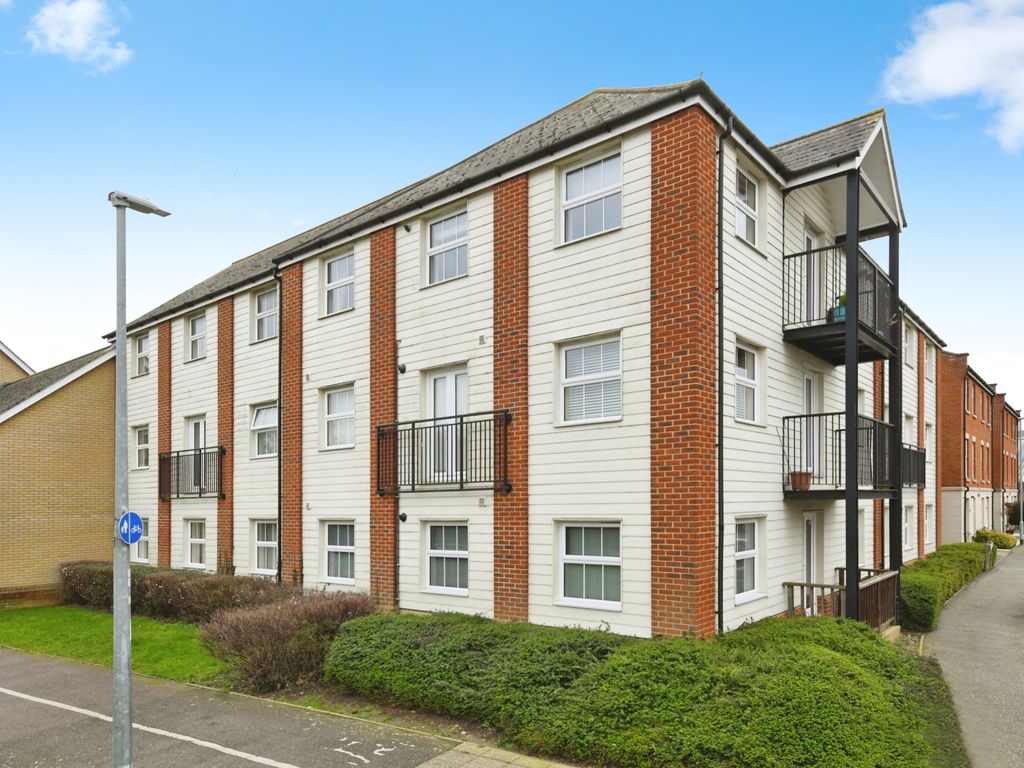 2 bed flat for sale in Holst Avenue, Witham, Essex CM8, £190,000 Zoopla
