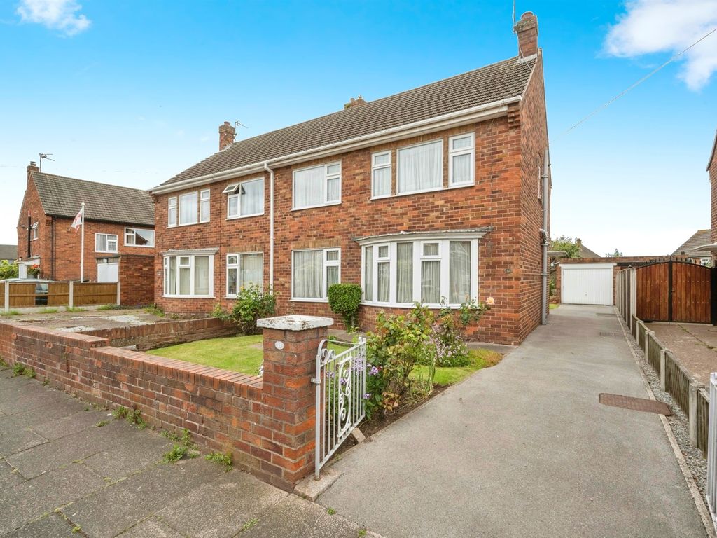 3 bed semidetached house for sale in Sandall Park Drive, Wheatley