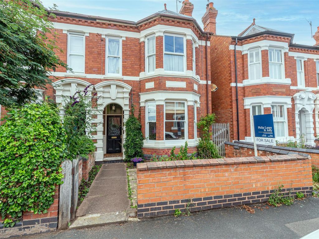 4 bed property for sale in The Hill Avenue, Worcester WR5, £475,000