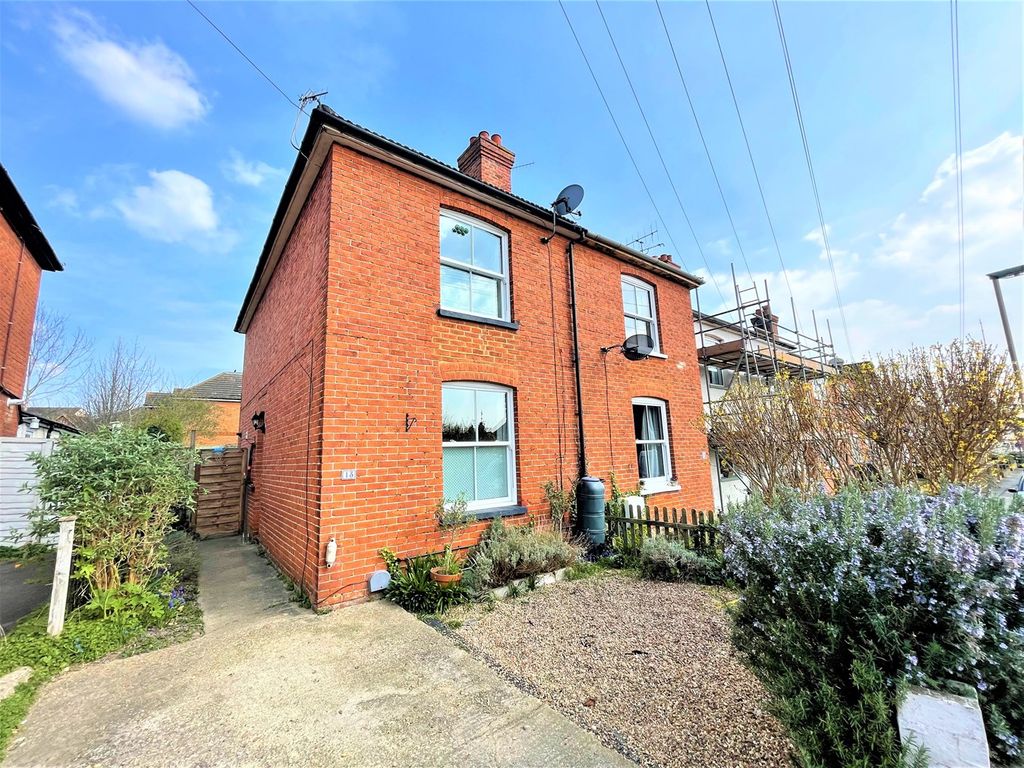 2 bed semidetached house for sale in South Road, Guildford GU2 Zoopla