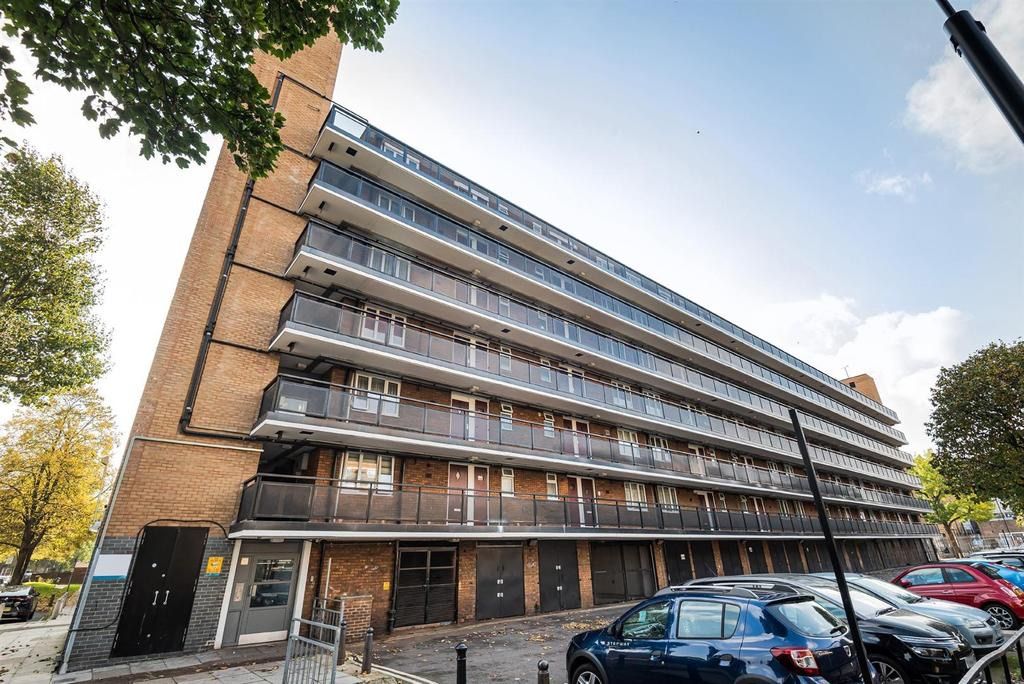 Room to rent in Room 1, Layard Square, Bermondsey SE16, London, £950