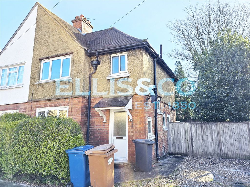 3 bed semidetached house to rent in Glebe Road, Stanmore, Middlesex