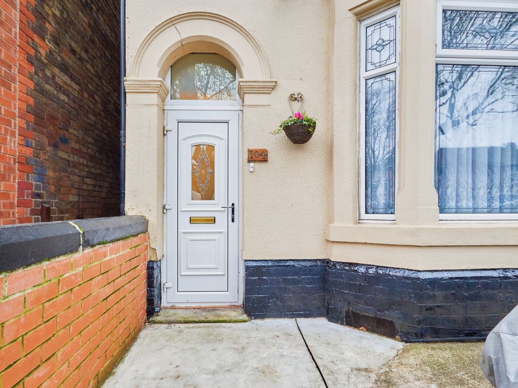 4 bed end terrace house for sale in Gregory Boulevard, Nottingham NG7