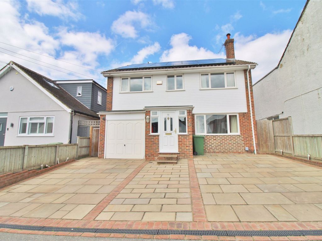 4 bed detached house for sale in Plantation Road, Hextable BR8, £