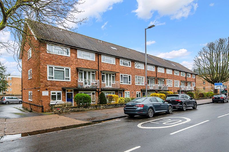 3 bed flat for sale in Maple Road, Surbiton KT6 Zoopla