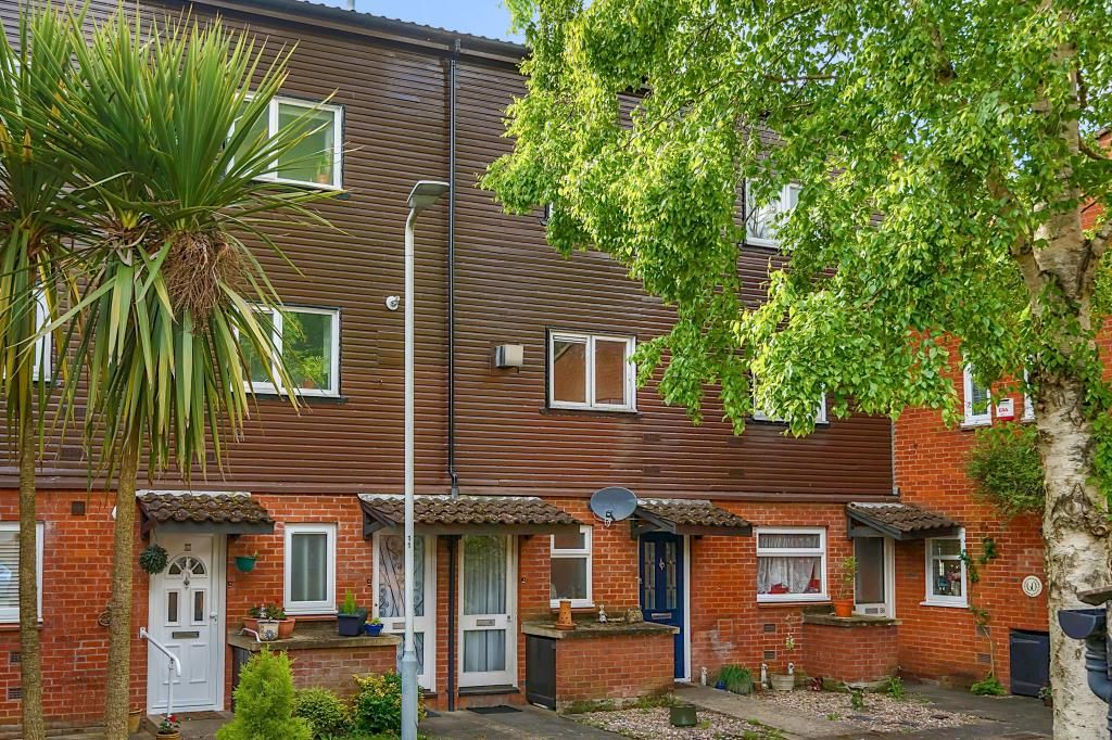 1 bed for sale in Northwood, Middlesex HA6, £200,000 Zoopla