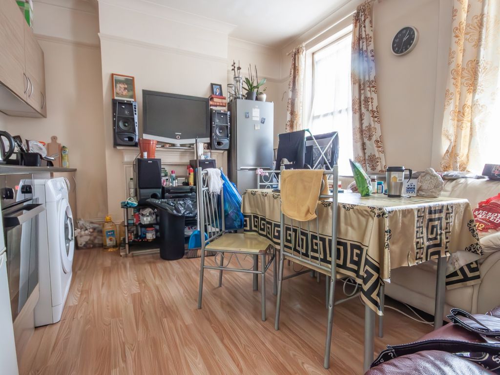 3 bed flat for sale in Kilburn Lane, Kensal Rise W10, £350,000 Zoopla