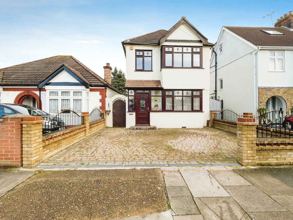 3 bed detached house for sale in Elmer Gardens, Rainham RM13, £450,000