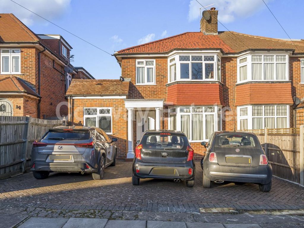 4 bed property for sale in Hillside Grove, Mill Hill NW7 Zoopla