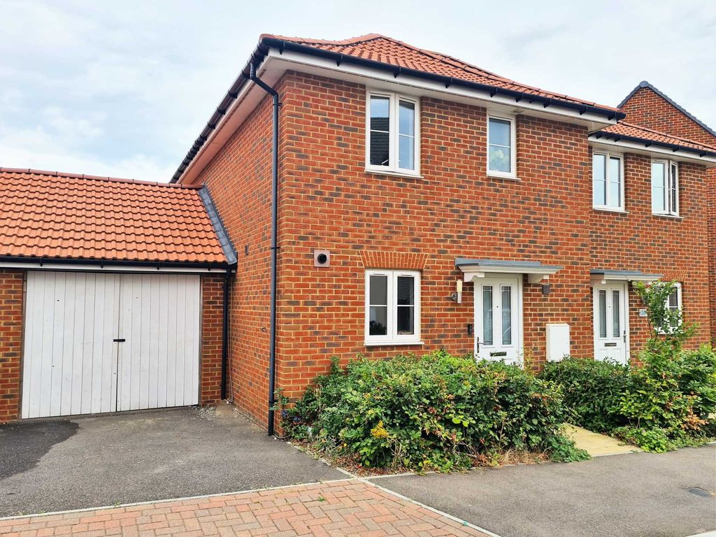 3 bed semidetached house for sale in Millyard Road, Aylesham CT3 Zoopla