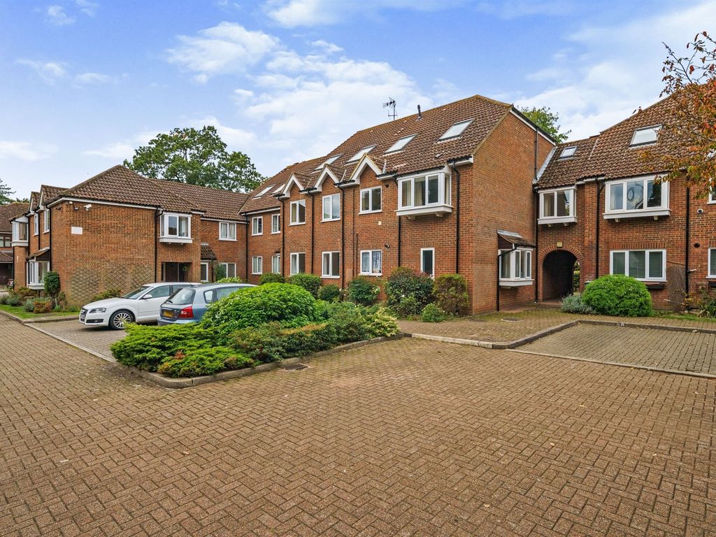 2 bed flat for sale in Yewlands, Hoddesdon EN11 Zoopla