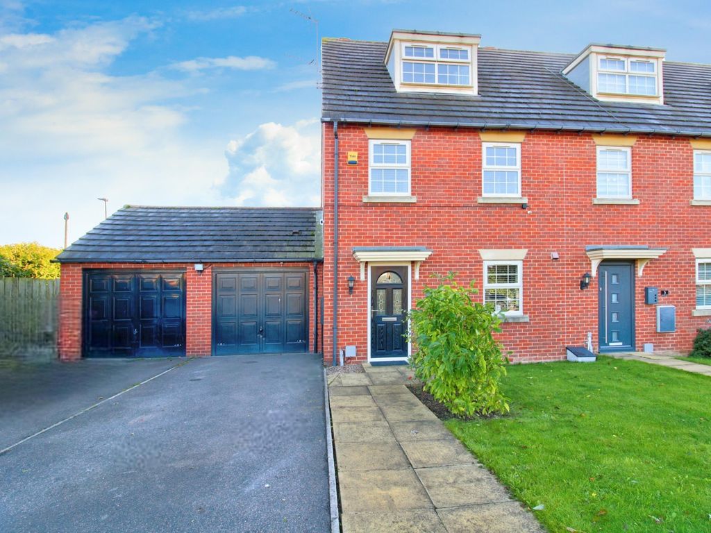 3 bed town house for sale in Kingsley Drive, Ravenfield, Rotherham S65