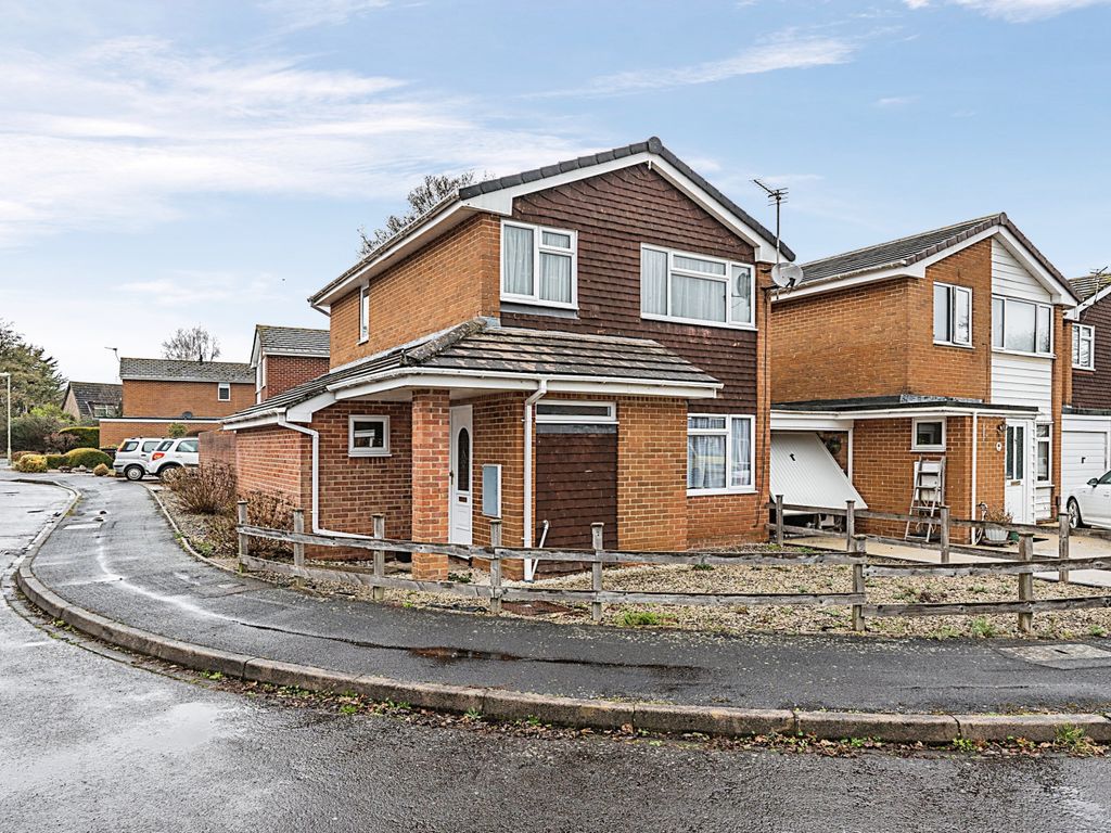 3 bed linkdetached house for sale in Amberwood Close, Calmore, Southampton, Hampshire SO40 Zoopla