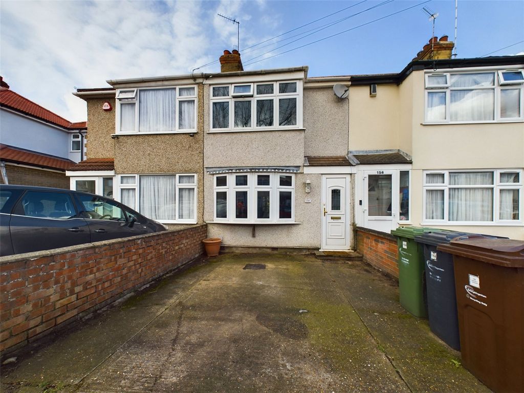 2 bed terraced house for sale in Gorseway, Romford RM7, £375,000 Zoopla
