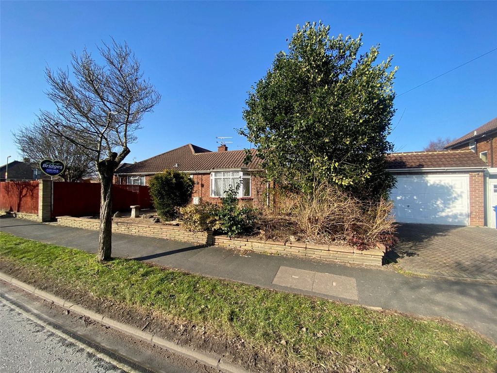 2 bed bungalow for sale in West Heath Road, Farnborough, Hampshire GU14