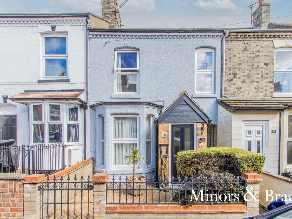 2 bed terraced house for sale in Cardiff Road, Norwich NR2, £325,000