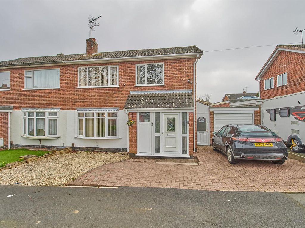 3 bed semidetached house for sale in Kintyre Close, Hinckley LE10, £