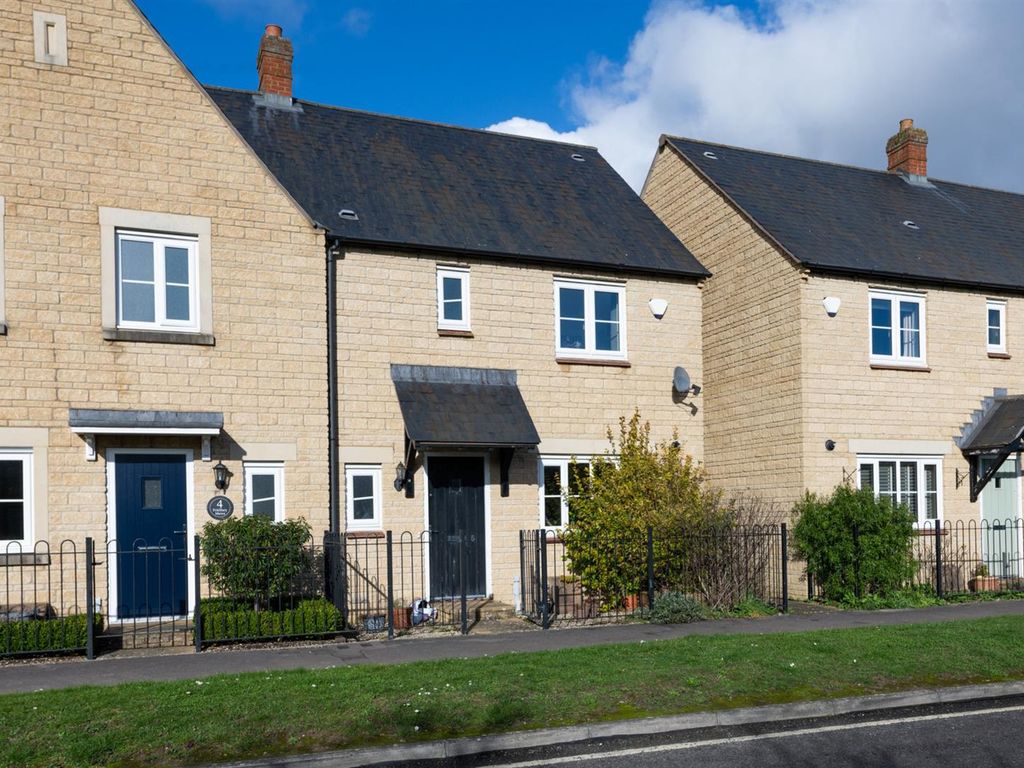 3 bed end terrace house to rent in Fritillary Mews, Ducklington, Witney