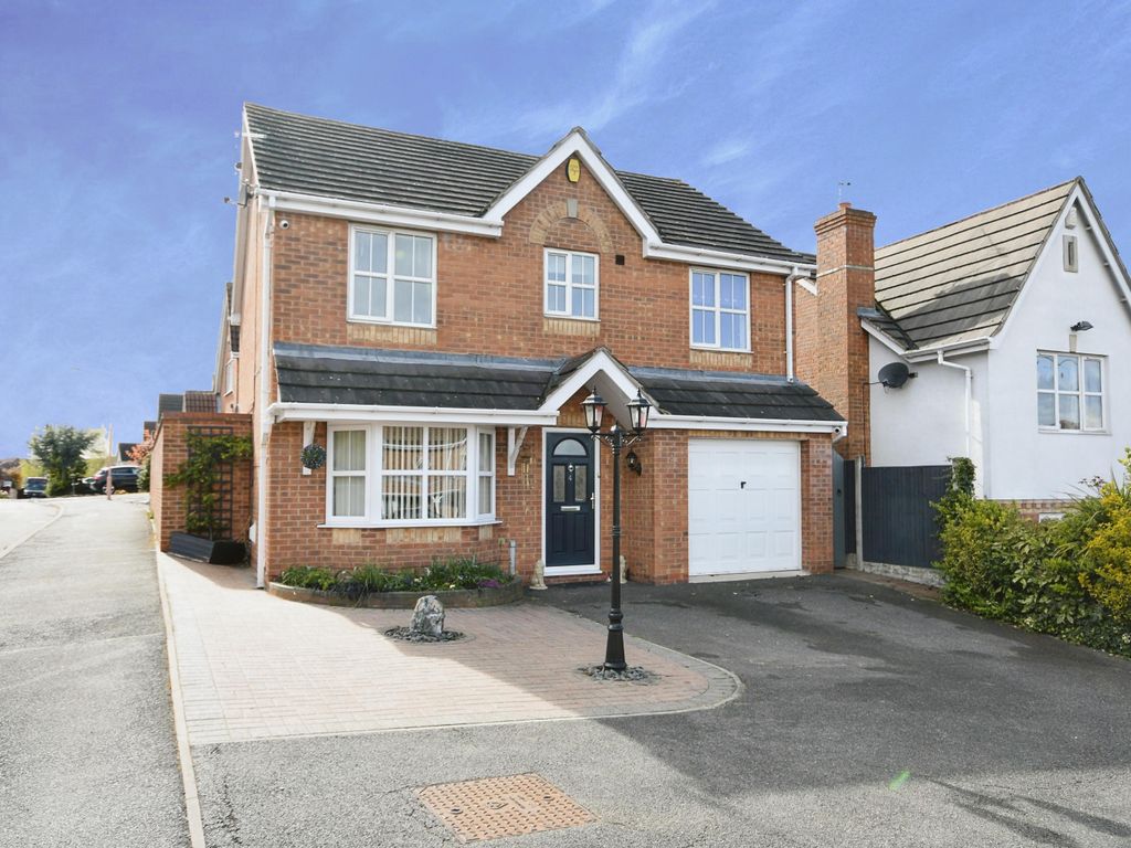 4 bed detached house for sale in Shearsby Drive, Forest Town, Mansfield, Nottinghamshire NG19