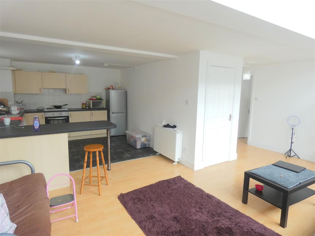 3 bed flat for sale in Fosse Road North, Newfoundpool, Leicester LE3