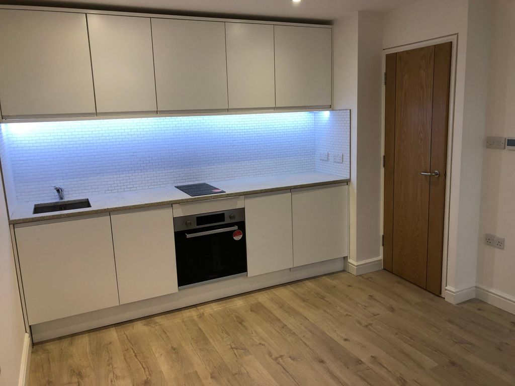 2 bed flat to rent in 2 Bedroom Flat, Caledonian Road, Islington N1, £