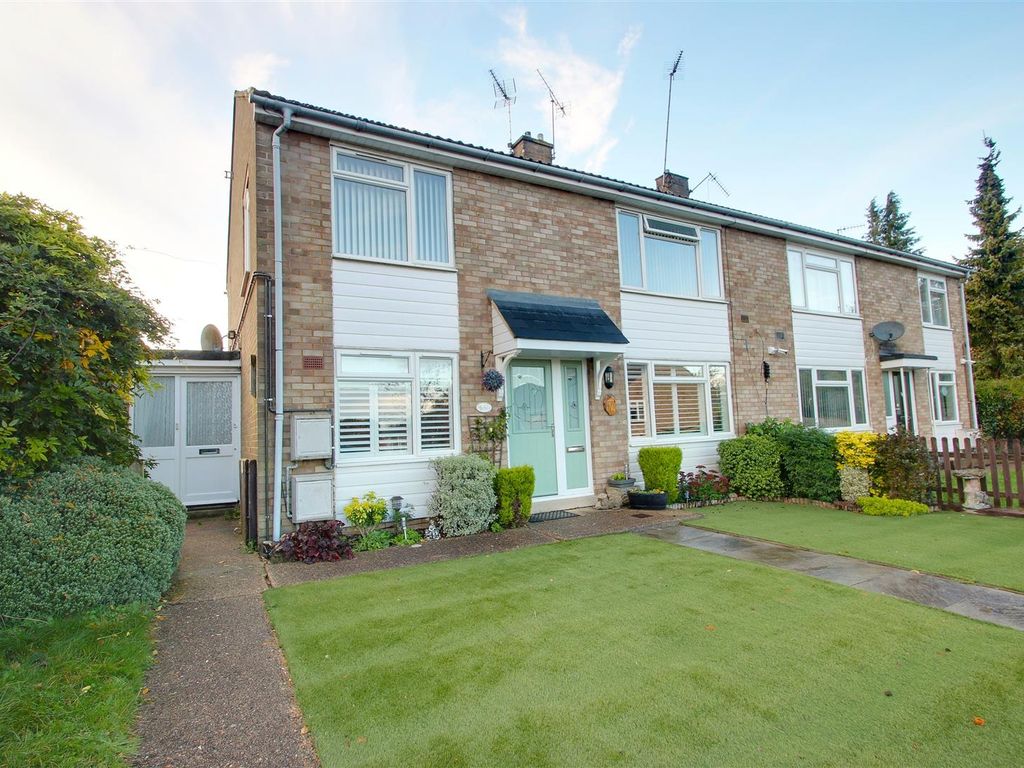 2 bed to rent in Beechfield, Kings Langley WD4, £1,300 pcm