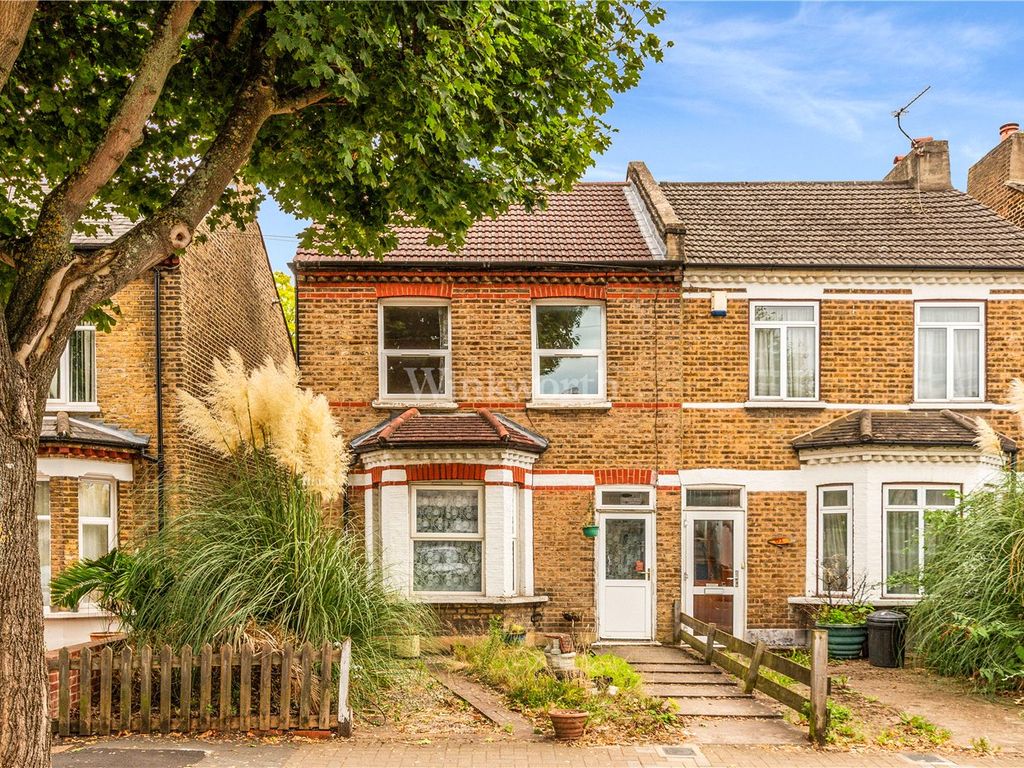 3 bed semidetached house for sale in Ravenscroft Road, Beckenham BR3