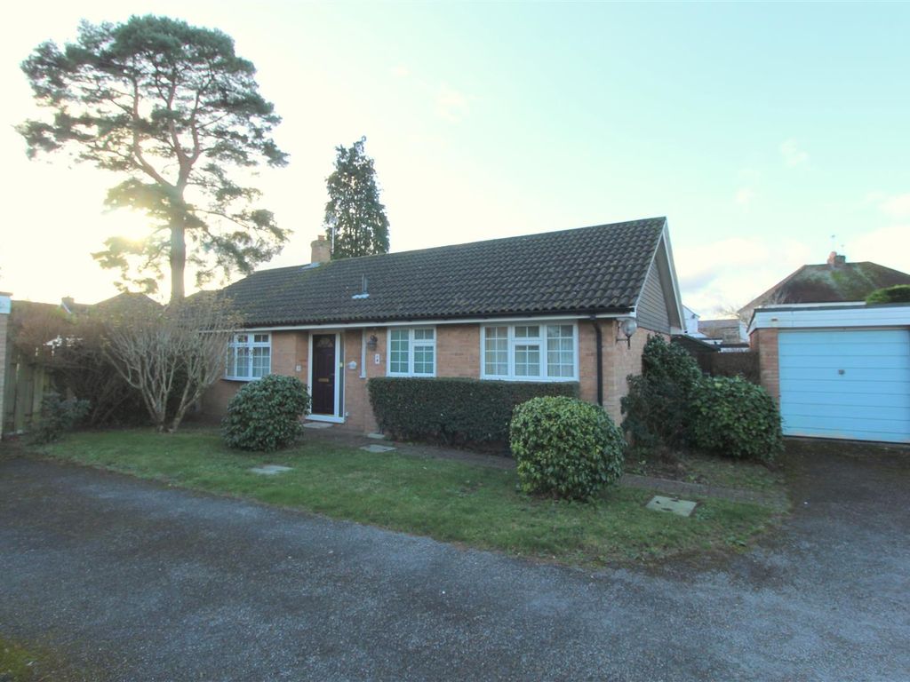 2 bed detached bungalow for sale in The Maltings, Byfleet, West Byfleet
