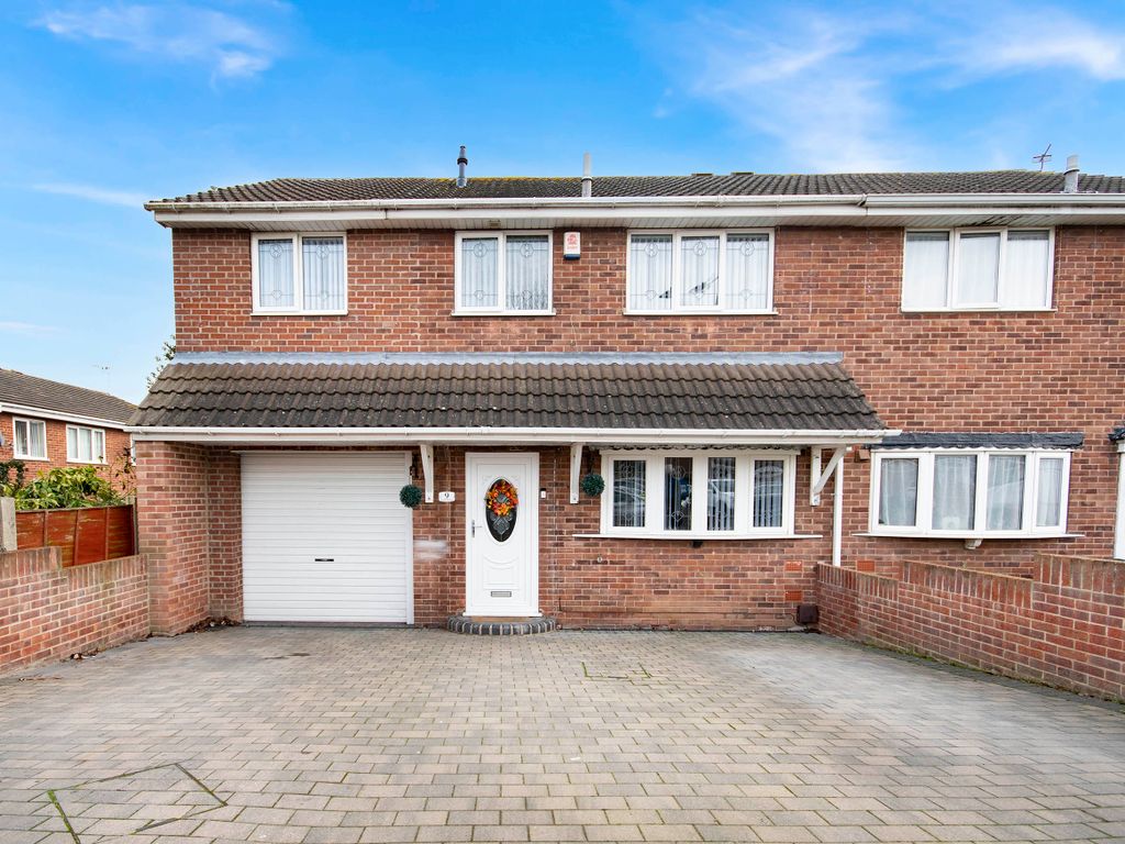 4 bed semidetached house for sale in Seaton Gardens, Rossington
