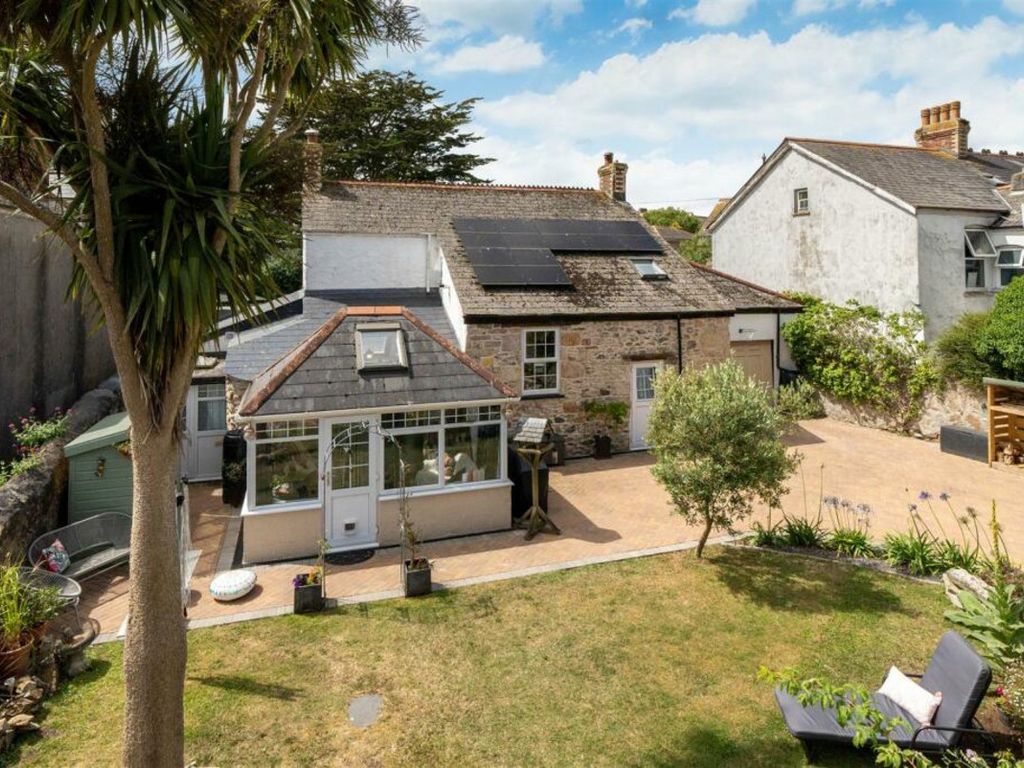 4 bed detached house for sale in Bassett Street, Camborne TR14, £