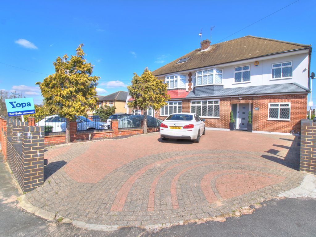 5 bed semidetached house for sale in Pettits Lane, Romford RM1 Zoopla