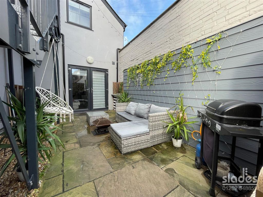 1 bed flat to rent in Wimborne Road, Winton, Bournemouth BH9, £895 pcm