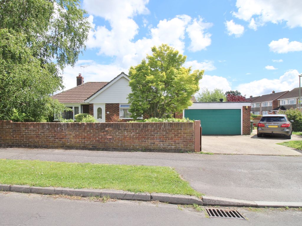 3 bed detached bungalow for sale in Sherwood Avenue, Hedge End