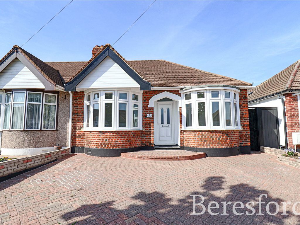 3 bed bungalow for sale in Central Drive, Hornchurch RM12 Zoopla