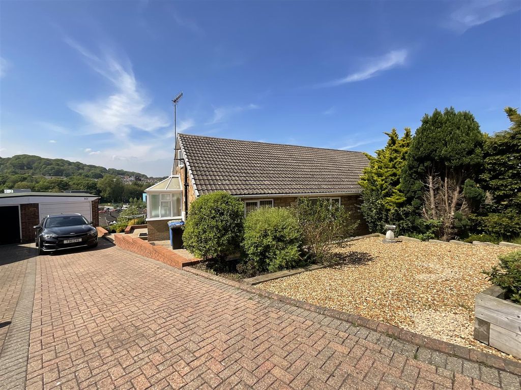 3 bed property for sale in Graham Close, Paradise, Scarborough YO11, £