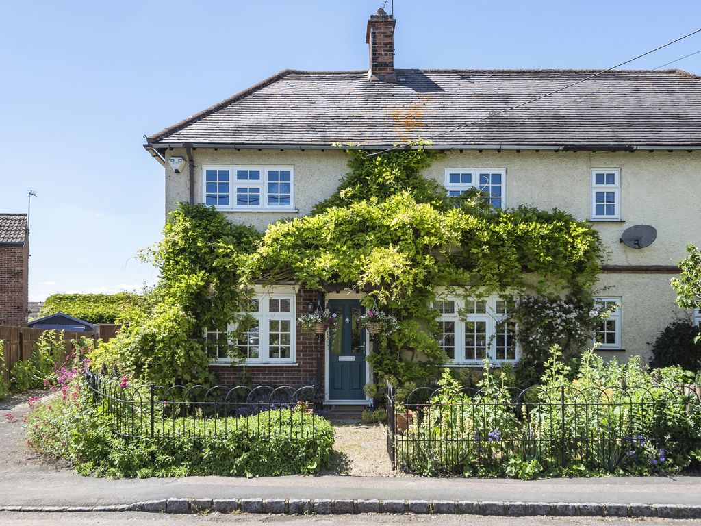 3 bed semidetached house for sale in Townside, Haddenham, Aylesbury