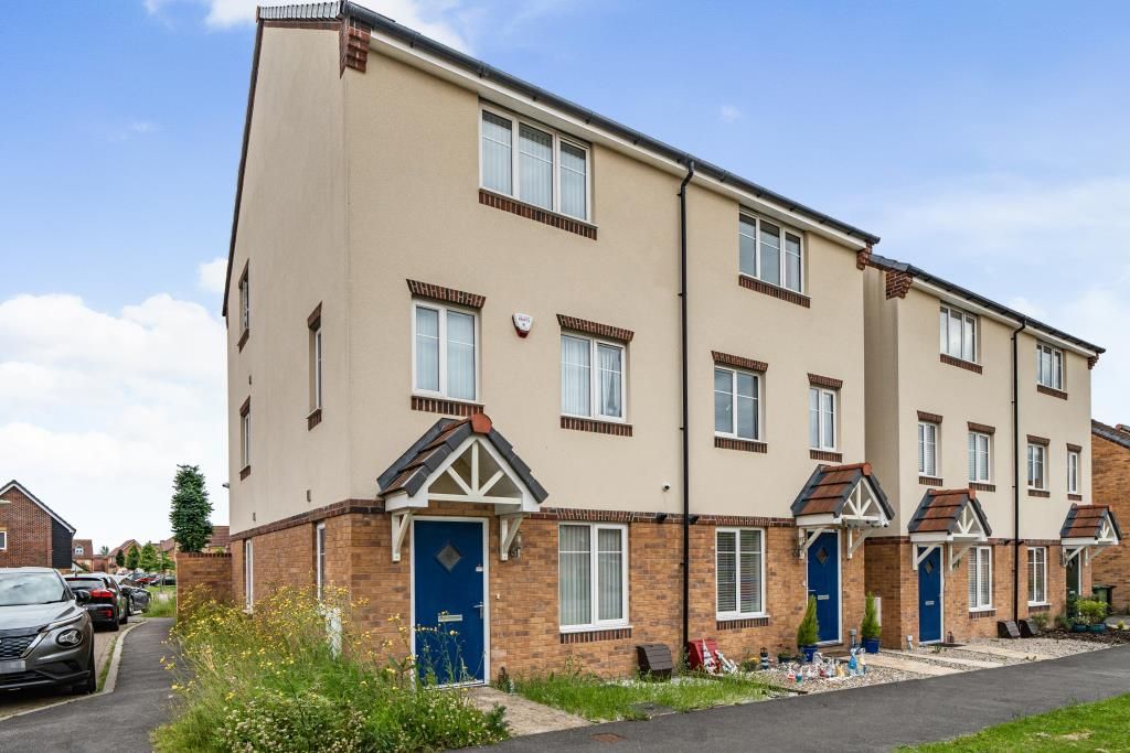 4 bed semidetached house to rent in Didcot, Oxfordshire OX11, £2,200