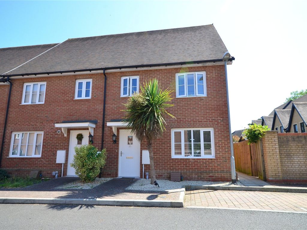 3 bed end terrace house for sale in East Grinstead, West Sussex RH19