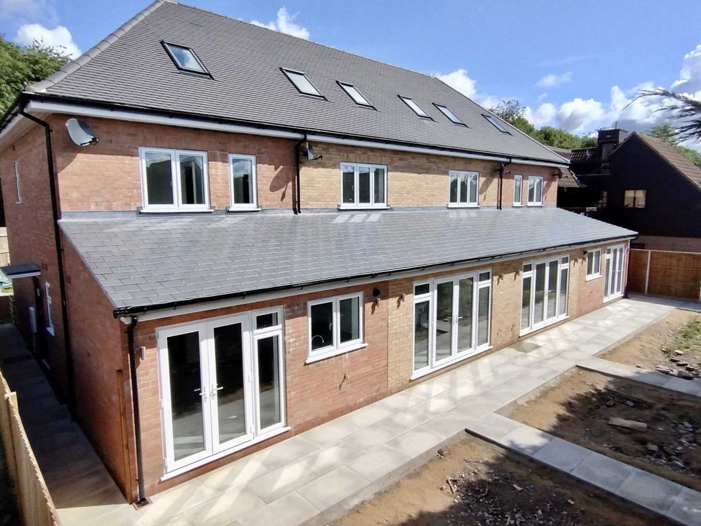 3 bed property for sale in 96A Wood Lane End, Hemel Hempstead HP2, £470,000 Zoopla